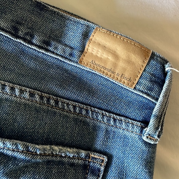 🦌Abercrombie & Fitch Boyfriend Straight Distressed Jeans - Picture 3 of 8